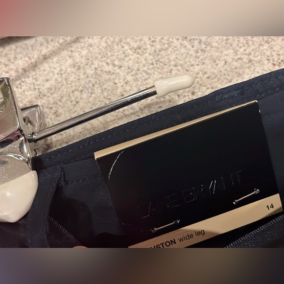 NWT Lane Bryant Navy Blue ‘Houston’ Sz 14 Wide Legged Cropped Pants - Picture 3 of 6